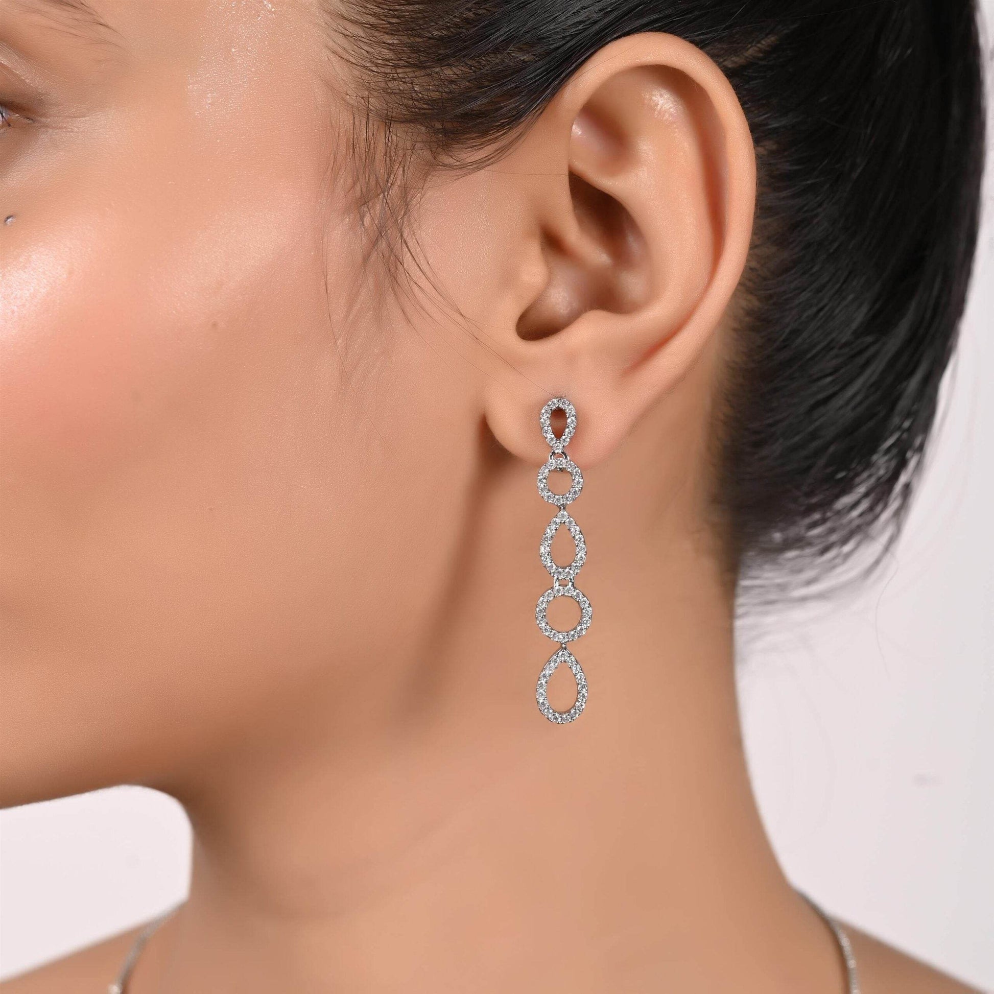 Fashionable Handcrafted CZ Necklace for Women: Eye-catching and Glamorous T4 Jewels