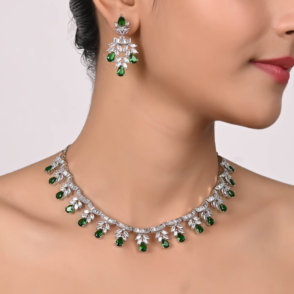 Grand CZ Necklace Set: Eye-Catching and Stylish Jewelry for Women T4 Jewels